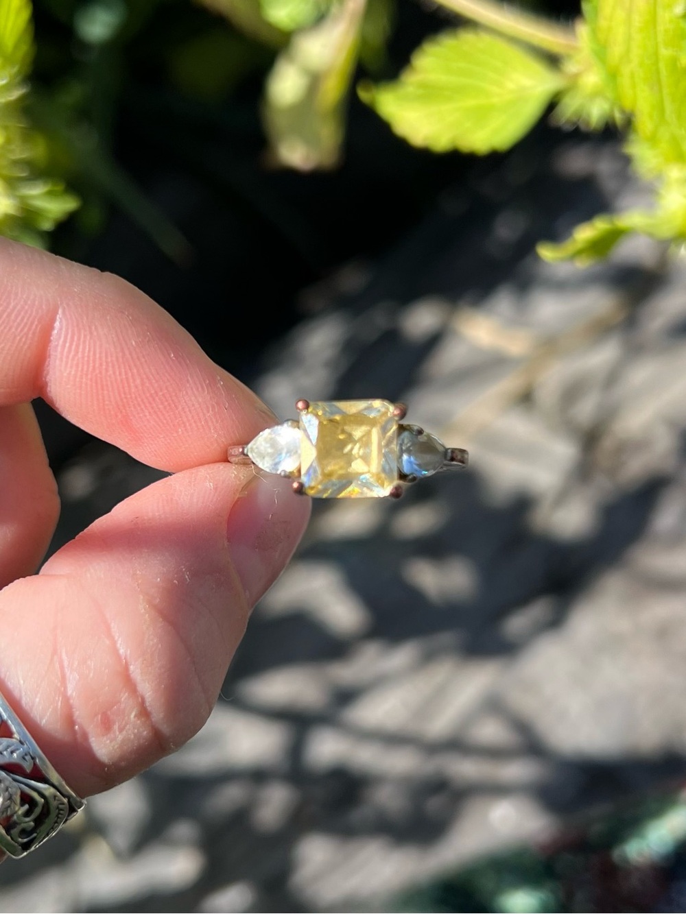 Yellow Stone Ring - Picture 3 of 9